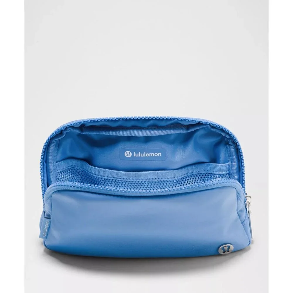 Everywhere Belt Bag 1L - Pool Party - Picture 2 of 3